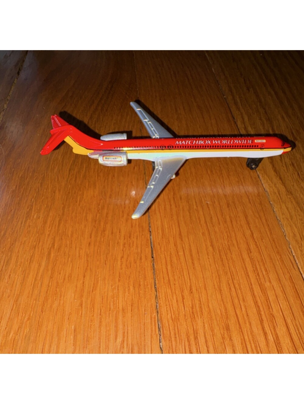 Matchbox McDonnell Douglas MD-80 Diecast Commercial Airliner Red/Silver